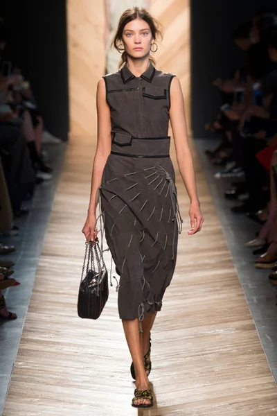 Look 30